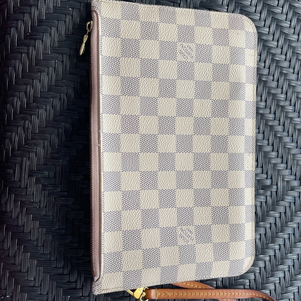 Louis Vuitton Neverfull pouch